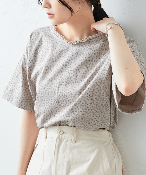 PUAL CE CIN（ピュアルセシン）の「小花プリント襟フリルチュニック（Tシャツ/カットソー・レディース・ベージュ/オフホワイト/サックスブルー・FREE）」の7枚目の写真