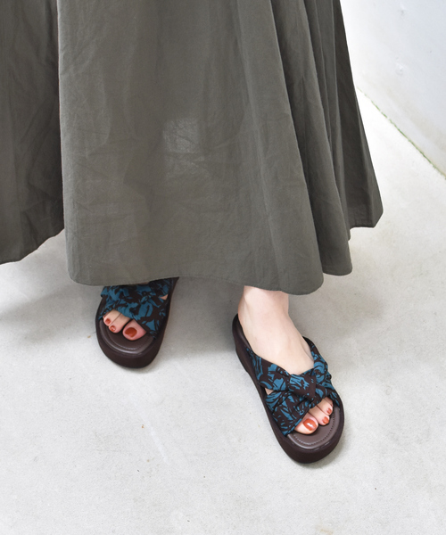 PICHE ABAHOUSE(ピシェ アバハウス)の「キルティングボリュームソールサンダル(サンダル・レディース・ブラック系その他/ブラウン系その他/カーキ/ブラック・M/L/S)」の3枚目の写真