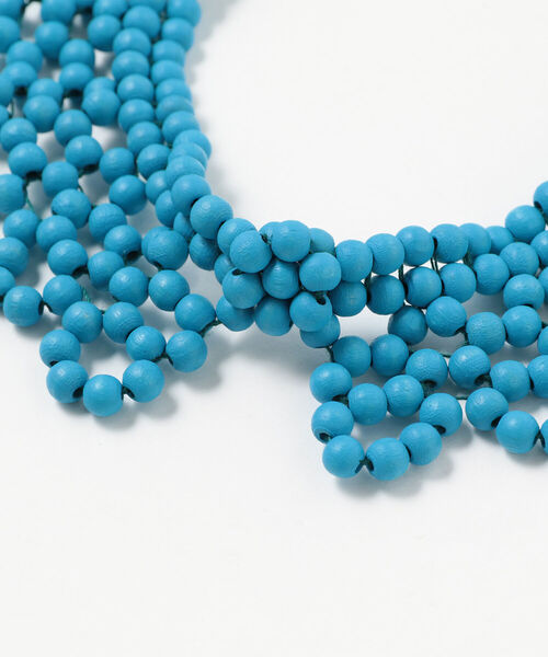 Ray BEAMS（レイビームス）の「LOTUS PINK / ウッド ビーズ カラー（付け襟・レディース・ブルー・ONE SIZE）」の7枚目の写真