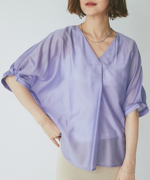 un dix cors(アンディコール)の「上品な光沢でキレイ見え テンセルカールマイヤーVネックブラウス(シャツ/ブラウス・レディース・ライトグレー/パープル/グリーン・FREE)」の1枚目の写真