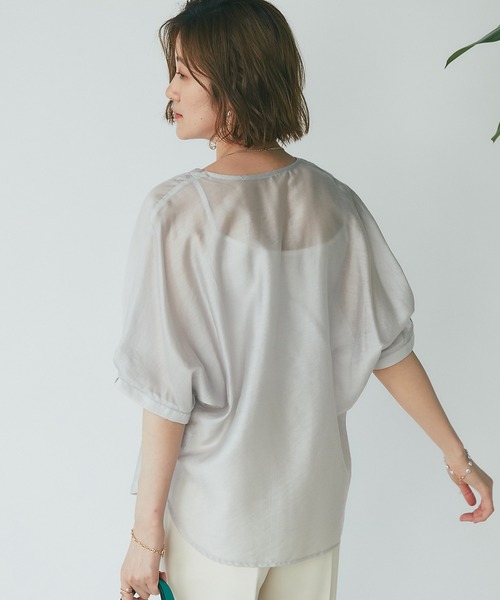 un dix cors(アンディコール)の「上品な光沢でキレイ見え テンセルカールマイヤーVネックブラウス(シャツ/ブラウス・レディース・ライトグレー/パープル/グリーン・FREE)」の4枚目の写真