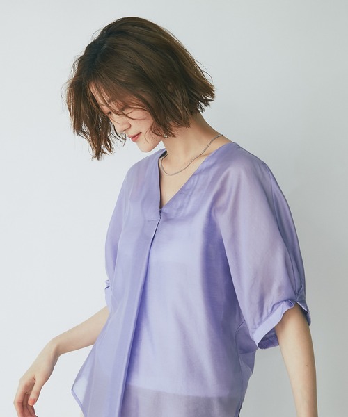 un dix cors(アンディコール)の「上品な光沢でキレイ見え テンセルカールマイヤーVネックブラウス(シャツ/ブラウス・レディース・ライトグレー/パープル/グリーン・FREE)」の6枚目の写真