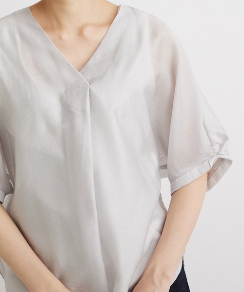 un dix cors(アンディコール)の「上品な光沢でキレイ見え テンセルカールマイヤーVネックブラウス(シャツ/ブラウス・レディース・ライトグレー/パープル/グリーン・FREE)」の8枚目の写真