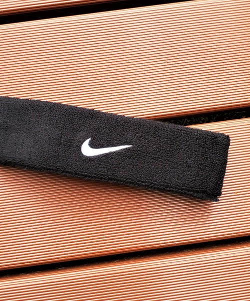 NIKE(ナイキ)の「NIKE / スウォッシュロゴ入り ヘッドバンド(ヘアバンド・レディース・ホワイト/ブラック/ネイビー/グレー/レッド・ONE SIZE)」の22枚目の写真