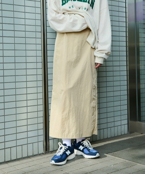 Auntie Rosa Holiday（アンティローザホリデー）の「ナイロンナロースカート / サイズ展開あり（スカート・レディース・ブラック/ベージュ/カーキ・SMALL/MEDIUM）」の3枚目の写真