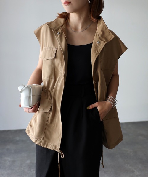 Riberry(リベリー)の「スタンドカラーポケット付きミリタリーベスト(ベスト・レディース・ブラック/ベージュ/カーキ・MEDIUM)」の1枚目の写真