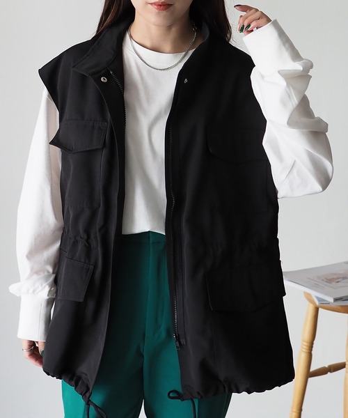 Riberry(リベリー)の「スタンドカラーポケット付きミリタリーベスト(ベスト・レディース・ブラック/ベージュ/カーキ・MEDIUM)」の4枚目の写真