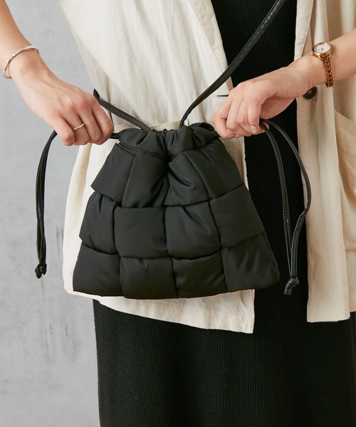 Actually（アクチュアリー）の「NYLON MESH POUCH ナイロンメッシュショルダー（ショルダーバッグ・レディース・ベージュ/ブラック/イエロー・フリー）」の2枚目の写真