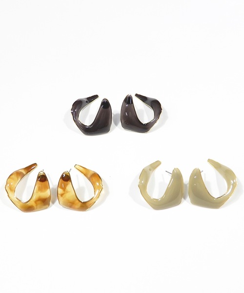The Rule(ザルール)の「The Rule ザルール : Aria pieced earring:カーブ フープピアス(ピアス(両耳用)・レディース・グレイッシュベージュ/ライトブラウン/チャコールグレー・FREE)」の7枚目の写真