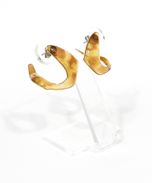The Rule(ザルール)の「The Rule ザルール : Aria pieced earring:カーブ フープピアス(ピアス(両耳用)・レディース・グレイッシュベージュ/ライトブラウン/チャコールグレー・FREE)」の9枚目の写真