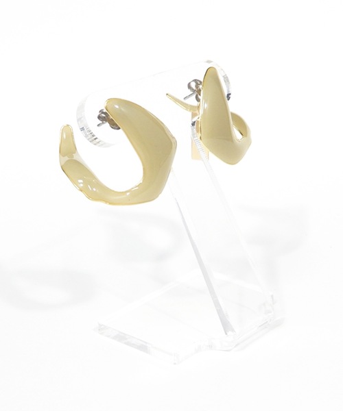 The Rule(ザルール)の「The Rule ザルール : Aria pieced earring:カーブ フープピアス(ピアス(両耳用)・レディース・グレイッシュベージュ/ライトブラウン/チャコールグレー・FREE)」の8枚目の写真
