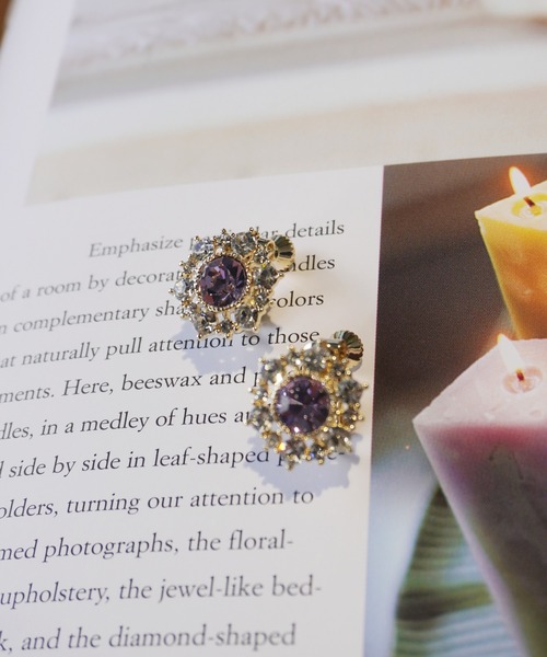 Port(ポート)の「フラワー ビジュー×パール イヤリング(イヤリング・レディース・ホワイト/パープル/ブラック・FREE)」の1枚目の写真