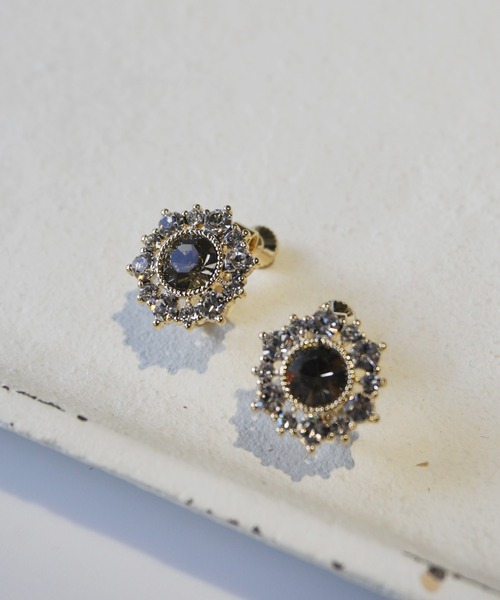 Port(ポート)の「フラワー ビジュー×パール イヤリング(イヤリング・レディース・ホワイト/パープル/ブラック・FREE)」の3枚目の写真