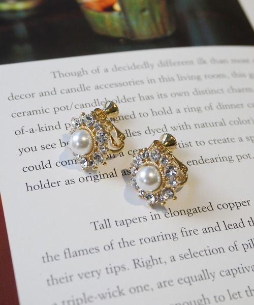 Port(ポート)の「フラワー ビジュー×パール イヤリング(イヤリング・レディース・ホワイト/パープル/ブラック・FREE)」の4枚目の写真