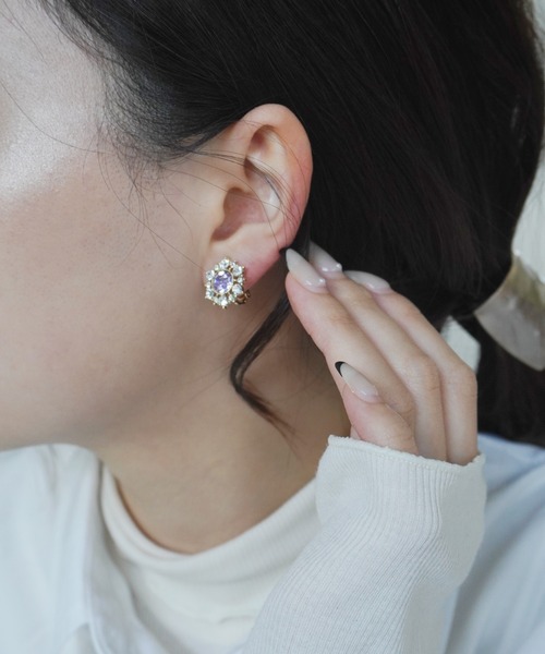 Port(ポート)の「フラワー ビジュー×パール イヤリング(イヤリング・レディース・ホワイト/パープル/ブラック・FREE)」の6枚目の写真