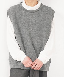 Kerrywoollenmills（ケリーウーレンミルズ）の「PLAIN STITCH CREW NECK BOX VEST（ベスト）」