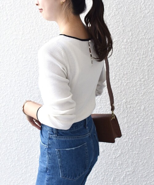 SHIPS（シップス）の「*〈手洗い可能〉バックパールモチーフボタンボートネックニット◆（ニット/セーター・レディース・ライトグレー/オフホワイト/ブラック/ピンク系・ONE SIZE）」の20枚目の写真