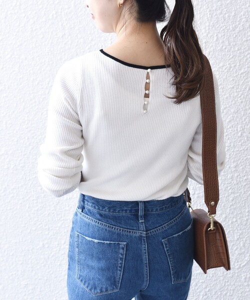SHIPS（シップス）の「*〈手洗い可能〉バックパールモチーフボタンボートネックニット◆（ニット/セーター・レディース・ライトグレー/オフホワイト/ブラック/ピンク系・ONE SIZE）」の21枚目の写真