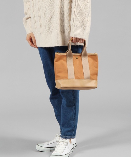 studio CLIP（スタディオクリップ）の「W撥水キャンバストートショルダー（トートバッグ・レディース・オフホワイト/グレー/キャメル・FREE）」の4枚目の写真