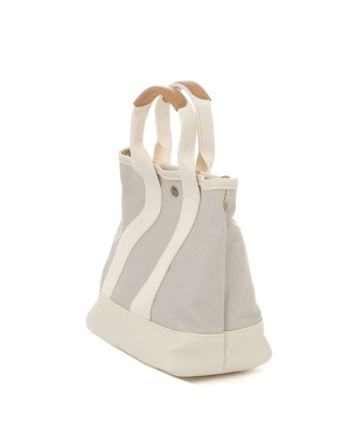 studio CLIP（スタディオクリップ）の「W撥水キャンバストートショルダー（トートバッグ・レディース・オフホワイト/グレー/キャメル・FREE）」の7枚目の写真