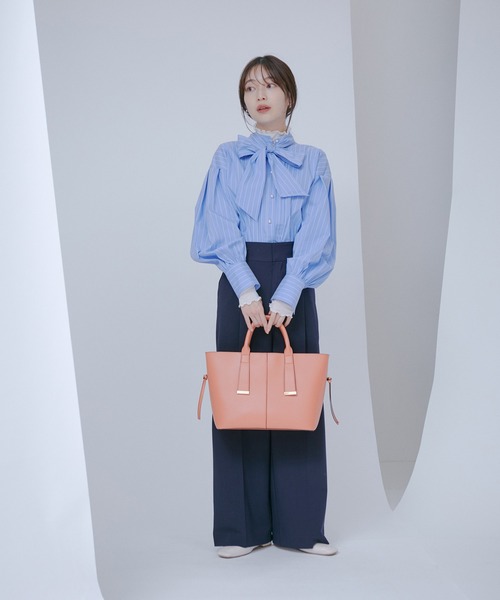 VIS（ビス）の「【洗える・防シワ】リボンボウタイパールボタンバンドカラーシャツ（シャツ/ブラウス・レディース・ブルー/ホワイト/ピンク・FREE）」の13枚目の写真