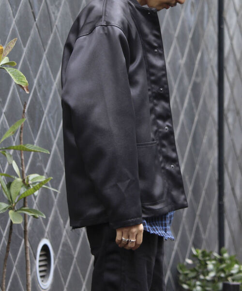 GLOSTER（グロスター）の「【GLOSTER/グロスター】フェイクレザーノーカラージャケット（ブルゾン・メンズ・ブラック・L/M）」の4枚目の写真