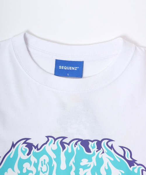 SEQUENZ(シークエンズ)の「SEQUENZ/シークエンズ オーバーサイズ ファイヤー ワッペン モチーフ バックプリント ロゴ ロンT(Tシャツ/カットソー・メンズ・カーキ/ブラック/レモンイエロー/ブラック系その他/ホワイト/ホワイト系その他・M/L/LL)」の22枚目の写真