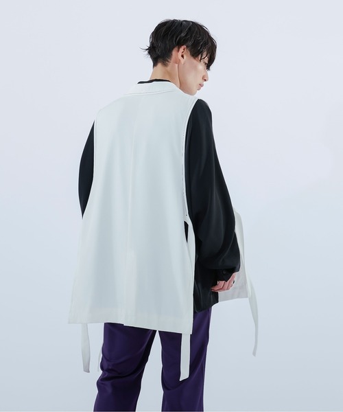 Ellno Loset(エルノロゼット)の「配色ステッチジレ(ベスト・メンズ・オフホワイト/ブラック・MEDIUM/LARGE)」の10枚目の写真