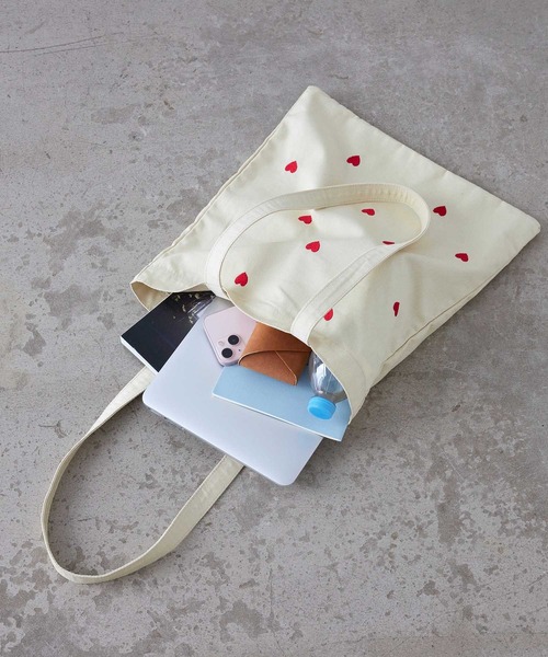 EFOLE（エフォル）の「キャンバス ハート デイジー 刺しゅう トートバッグ（トートバッグ・レディース・ホワイト/レッド・FREE）」の9枚目の写真