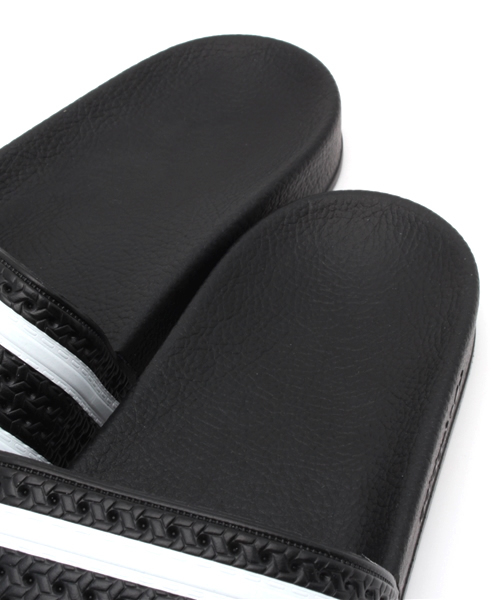 adidas（アディダス）の「adidas ADILETTE（サンダル・メンズ・ブラック/ホワイト/ネイビー・27.5cm/26.5cm/25.5cm）」の12枚目の写真
