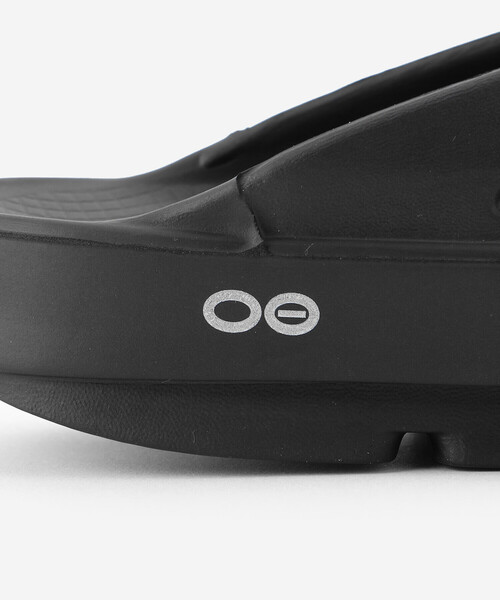 OOFOS（ウーフォス）の「OOFOS | OOriginal BLACK WOMEN（サンダル・レディース・ブラック・24/23）」の12枚目の写真
