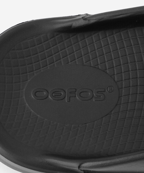 OOFOS（ウーフォス）の「OOFOS | OOriginal BLACK WOMEN（サンダル・レディース・ブラック・24/23）」の8枚目の写真
