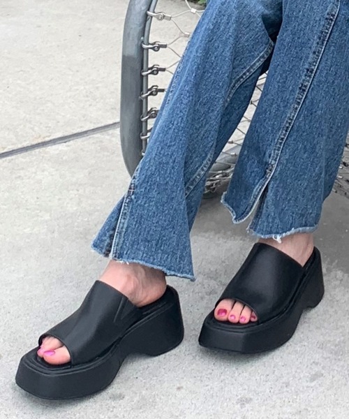 ALAND（エーランド）の「プラットフォームサンダル 2198600（サンダル・レディース・ベージュ/ブラック/ホワイト・SMALL/MEDIUM/LARGE）」の3枚目の写真