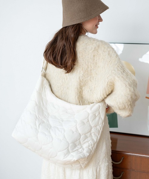 WEGO（ウィゴー）の「WEGO/BIGパデッドワンショルダー（ショルダーバッグ・レディース・ホワイト/ブラック/ライトピンク/シルバー/その他1・FREE）」の5枚目の写真