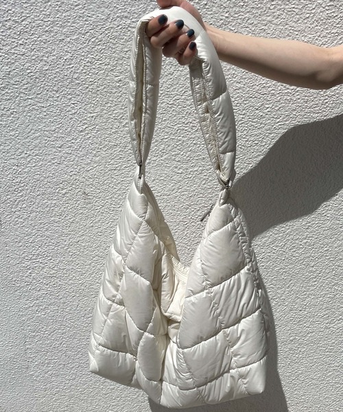 WEGO（ウィゴー）の「WEGO/BIGパデッドワンショルダー（ショルダーバッグ・レディース・ホワイト/ブラック/ライトピンク/シルバー/その他1・FREE）」の10枚目の写真