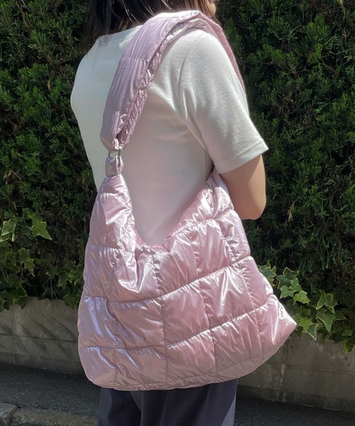 WEGO（ウィゴー）の「WEGO/BIGパデッドワンショルダー（ショルダーバッグ・レディース・ホワイト/ブラック/ライトピンク/シルバー/その他1・FREE）」の16枚目の写真