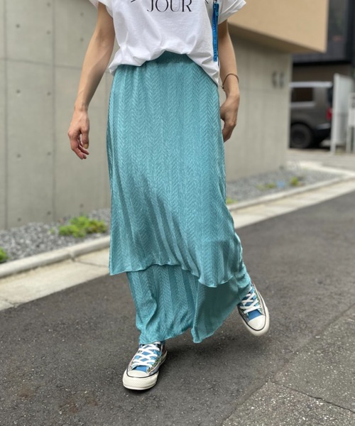 mi via loca(ミヴィアロカ)の「シャイニーストライプWAVEプリーツ レイヤードスカート(スカート・レディース・ブラック/ベージュ/ブルー・FREE)」の7枚目の写真