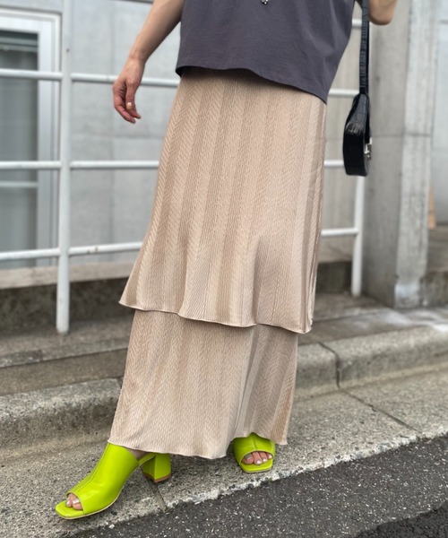 mi via loca(ミヴィアロカ)の「シャイニーストライプWAVEプリーツ レイヤードスカート(スカート・レディース・ブラック/ベージュ/ブルー・FREE)」の18枚目の写真