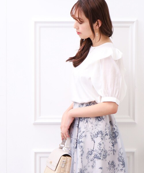 couture brooch(クチュールブローチ)の「◆【適度なシアー感で女性らしく。】シアーフリルパフ袖Tシャツ(Tシャツ/カットソー・レディース・オフホワイト/サックスブルー/ベージュ・36/38/40/42)」の21枚目の写真