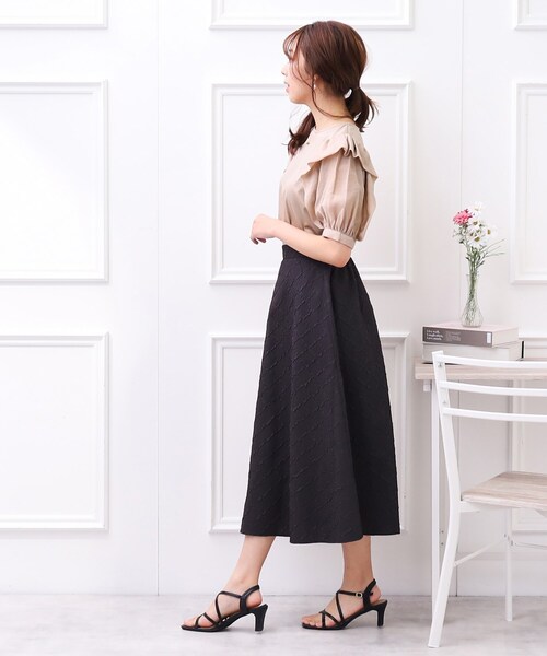 couture brooch(クチュールブローチ)の「◆【適度なシアー感で女性らしく。】シアーフリルパフ袖Tシャツ(Tシャツ/カットソー・レディース・オフホワイト/サックスブルー/ベージュ・36/38/40/42)」の10枚目の写真