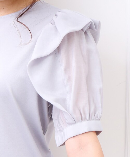 couture brooch(クチュールブローチ)の「◆【適度なシアー感で女性らしく。】シアーフリルパフ袖Tシャツ(Tシャツ/カットソー・レディース・オフホワイト/サックスブルー/ベージュ・36/38/40/42)」の8枚目の写真