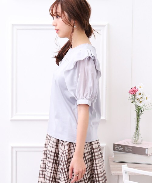 couture brooch(クチュールブローチ)の「◆【適度なシアー感で女性らしく。】シアーフリルパフ袖Tシャツ(Tシャツ/カットソー・レディース・オフホワイト/サックスブルー/ベージュ・36/38/40/42)」の20枚目の写真