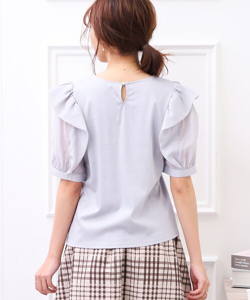 couture brooch(クチュールブローチ)の「◆【適度なシアー感で女性らしく。】シアーフリルパフ袖Tシャツ(Tシャツ/カットソー・レディース・オフホワイト/サックスブルー/ベージュ・36/38/40/42)」の14枚目の写真