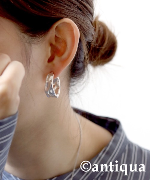 antiqua（アンティカ）の「パールキャッチフープピアス（ピアス（両耳用）・レディース・シルバー/ゴールド・FREE）」の5枚目の写真