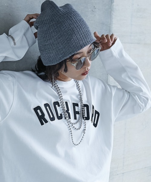 GEVS.（ジェイヴィス）の「＜大きいサイズ＞ 綿100％ロゴパッチワーク刺しゅうロングスリーブＴシャツ GEVS.（Tシャツ/カットソー・レディース・ブラック/オフホワイト・L/LL/3L/4L/5L）」の2枚目の写真