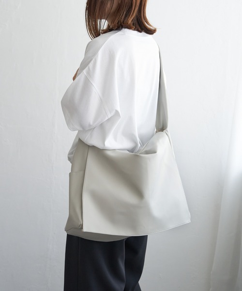 notch.（ノッチ）の「ビッグショルダーバッグ（ショルダーバッグ・レディース・ライトグレー/チャコールグレー/ブラック・FREE）」の9枚目の写真