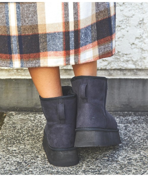 anap mimpi（アナップミンピ）の「厚底ムートンショートブーツ（ブーツ・レディース・キャメル/ブラック・M/S/L）」の5枚目の写真