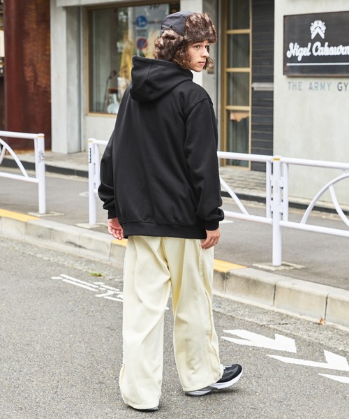 Carhartt（カーハート）の「Carhartt /ルーズフィットミッドウエイトプルパーカー（パーカー・メンズ・ブラック/ネイビー/オレンジ/チャコールグレー/ライトグレー系1/ブラック系1/イエロー/ヘザーグレー・XL/L/S/M）」の14枚目の写真