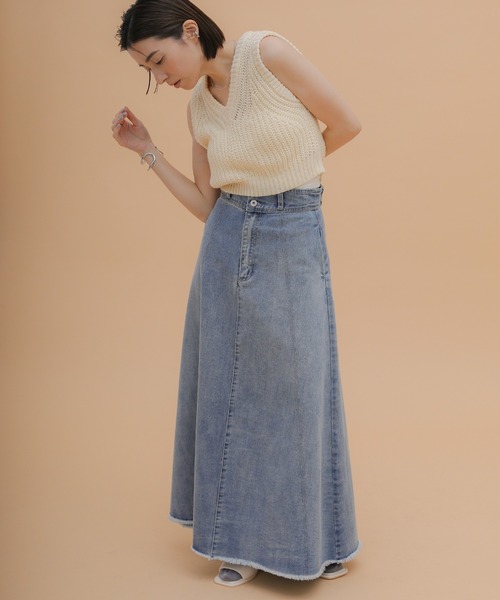 select MOCA(セレクトモカ)の「スラブデニムロングフレアスカート(デニムスカート・レディース・ライトブルー/インディゴブルー・LARGE/MEDIUM)」の1枚目の写真