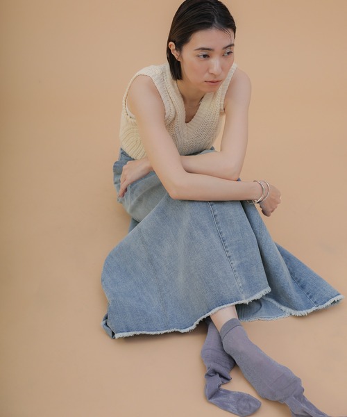 select MOCA(セレクトモカ)の「スラブデニムロングフレアスカート(デニムスカート・レディース・ライトブルー/インディゴブルー・LARGE/MEDIUM)」の3枚目の写真